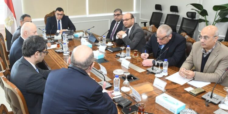 وزير الإسكان يلتقي وفداً من شركة سان جوبان (Saint-Gobain)الفرنسية لبحث التعاون