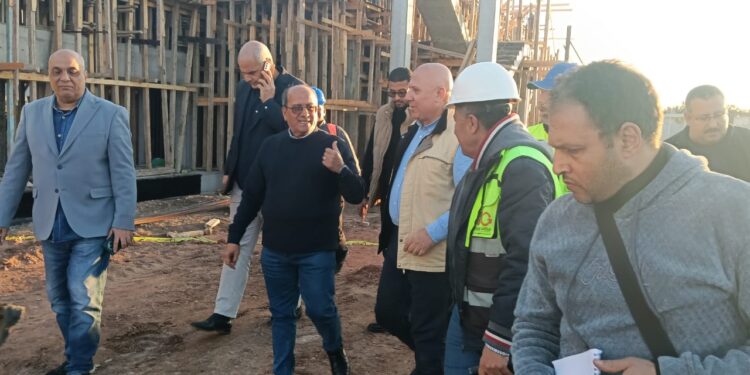 رئيس القابضة لمياه الشرب والصرف الصحي يتفقد مشروعات الصرف الصحي بمحافظة كفر الشيخ