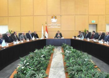 وزير الإسكان يتابع مستجدات منطقة الأعمال المركزية بالعاصمة.. وبحيرات “داون تاون” بالعلمين الجديدة