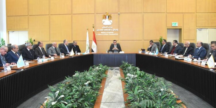 وزير الإسكان يتابع مستجدات منطقة الأعمال المركزية بالعاصمة.. وبحيرات “داون تاون” بالعلمين الجديدة
