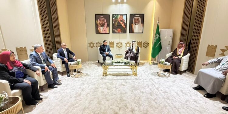 وزير الإسكان يتفقد أجنحة معرض “إيفات السعودية 2026” بالرياض لبحث توطين التكنولوجيا وجذب الاستثمارات العالمية