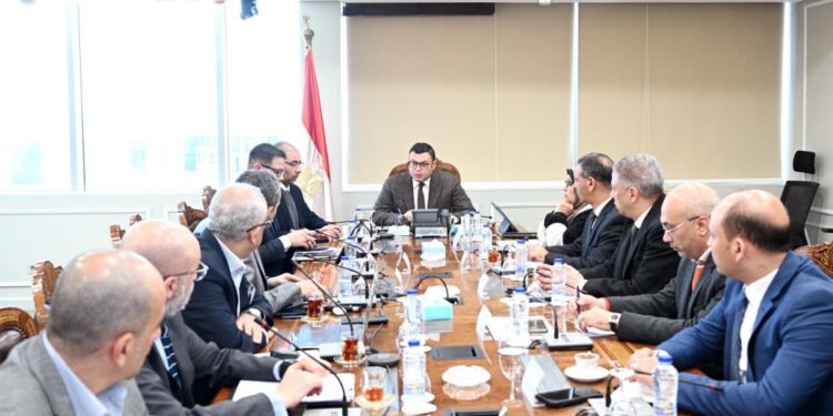 الشربيني يعقد اجتماعاً مع مسؤولي “سيتي إيدج” لبحث موقف تطوير وتشغيل الشواطئ بمدينة العلمين الجديدة