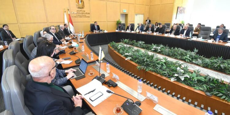 وزير الإسكان يعقد اجتماعاً لمتابعة مشروع تطوير موقع التجلي الأعظم بسانت كاترين 