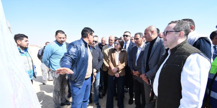 وزيرة الإسكان تتفقد منطقة الرابية بمدينة الشروق لمتابعة الموقف التنفيذي لأعمال المرافق