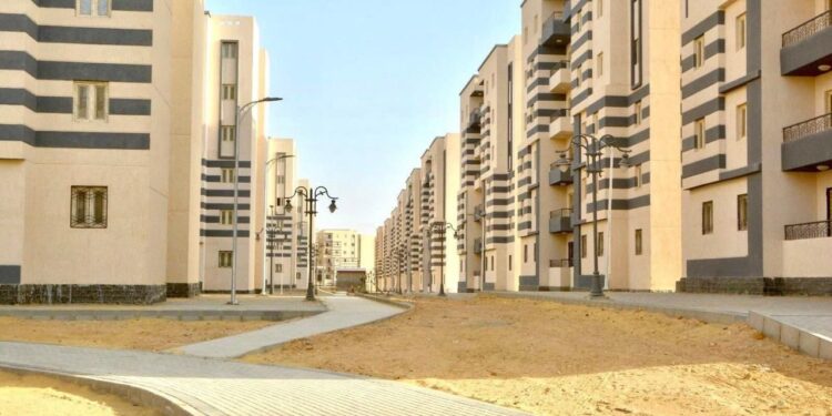 وزيرة الإسكان تتابع مستجدات مشروعات مدينة السويس الجديدة