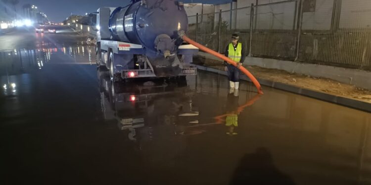 الصرف الصحي بالقاهرة: الانتهاء من رفع تجمعات مياه الأمطار بعدد من المحاور الرئيسية واستمرار الأعمال بالمناطق المتأثرة