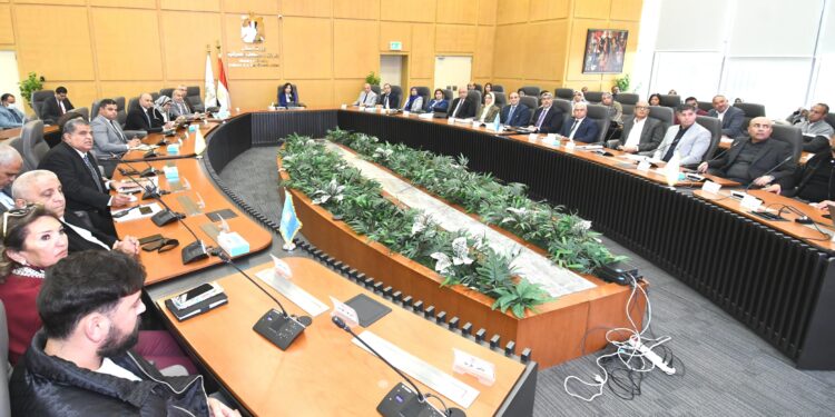 وزيرة الإسكان تعقد اجتماعاً لمتابعة الموقف التنفيذي لمشروع “حدائق تلال الفسطاط”