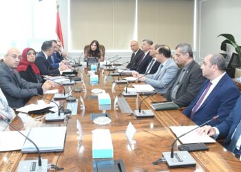 وزيرة الإسكان ورئيس “التنمية الحضرية” يبحثان إجراءات تشغيل “تلال الفسطاط” وموقف المشروعات المشتركة