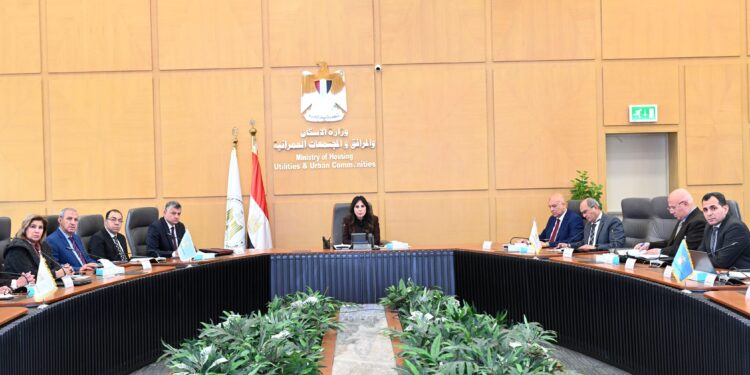 وزيرة الإسكان تعقد اجتماعًأ موسعًا لمتابعة موقف تنفيذ مشروعات مبادرة “حياة كريمة”
