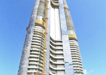 وزيرة الإسكان تتفقد مركز المؤتمرات والمعارض وأبراج وبحيرات الداون تاون بالعلمين الجديدة