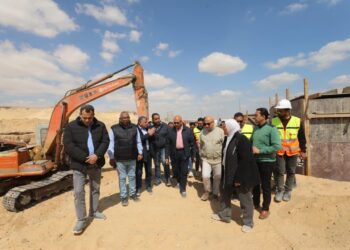 نائب وزيرة الإسكان يتفقد مشروعات الصرف الصحي ضمن مبادرة ” حياة كريمة” بمحافظة المنيا