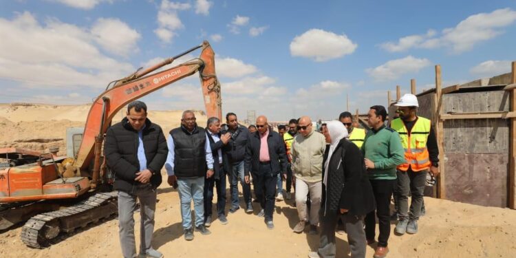 نائب وزيرة الإسكان يتفقد مشروعات الصرف الصحي ضمن مبادرة ” حياة كريمة” بمحافظة المنيا