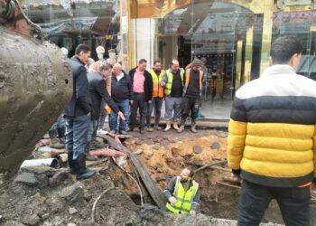 رئيس مياه القاهرة يتابع أعمال إصلاح خط المياه قطر 900 مم بشارع الترعة البولاقية