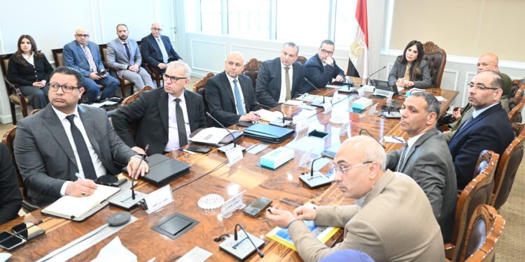 وزيرة الإسكان تتابع الموقف التنفيذي وتسليم الوحدات بالأبراج الشاطئية وكومباند “مزارين” بمدينة العلمين الجديدة