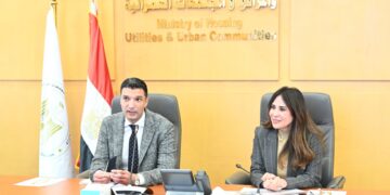 وزيرا الإسكان والصناعة يبحثان سبل التعاون المشترك في ملف تطوير المناطق الصناعية بما يدعم الصناعة والمصنعين