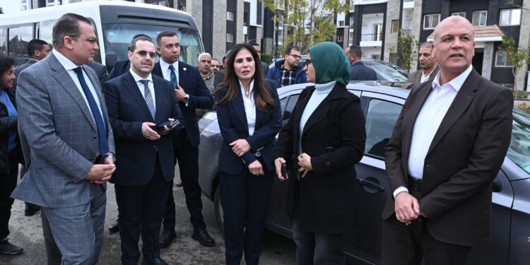 وزيرة الإسكان تتابع موقف الخدمات بالحى السكني الثالث “R3” بالعاصمة الجديدة