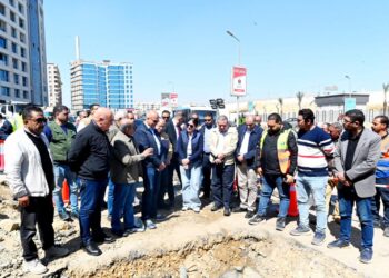 وزيرة الإسكان تتابع أعمال ربط خط مياه الشرب الرئيسي بزهراء المعادي