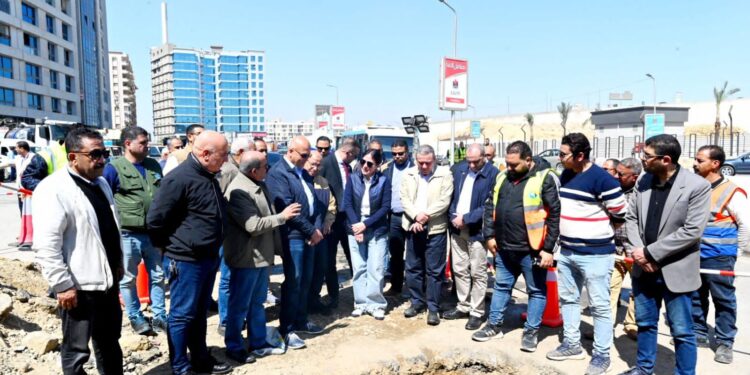 وزيرة الإسكان تتابع أعمال ربط خط مياه الشرب الرئيسي بزهراء المعادي