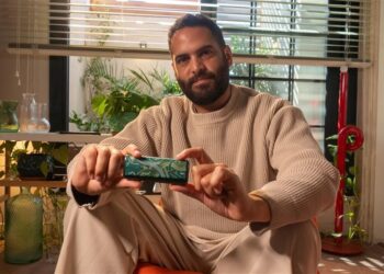 تجربة جديدة لخلق مساحات جديدة للتعبير والمزج بين الإبداع والتكنولوجيا