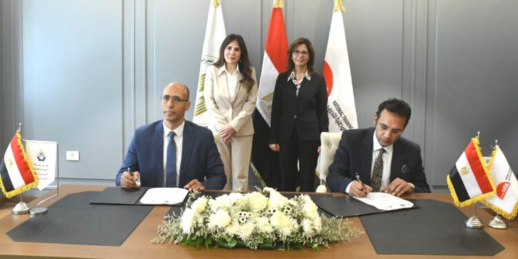 وزيرة الإسكان والمدير التنفيذي للأكاديمية الوطنية للتدريب يشهدان توقيع بروتوكول تعاون لإعداد الكوادر القيادية