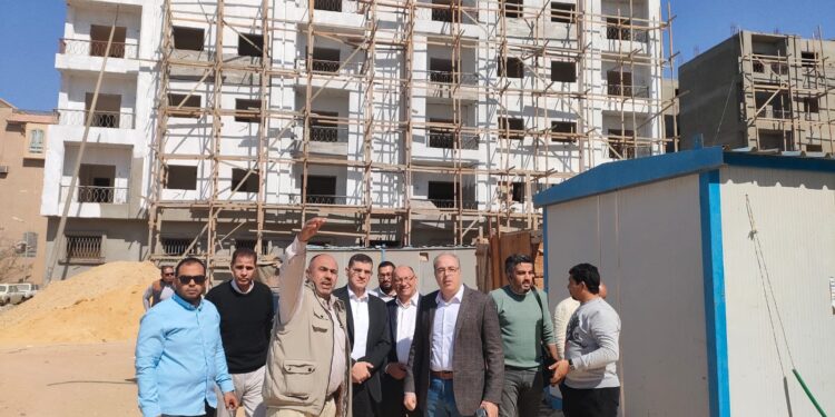 مسؤولو الإسكان يتفقدون «نزهة التجمع الثالث» بمدينة القاهرة الجديدة للوقوف على معدلات التنفيذ