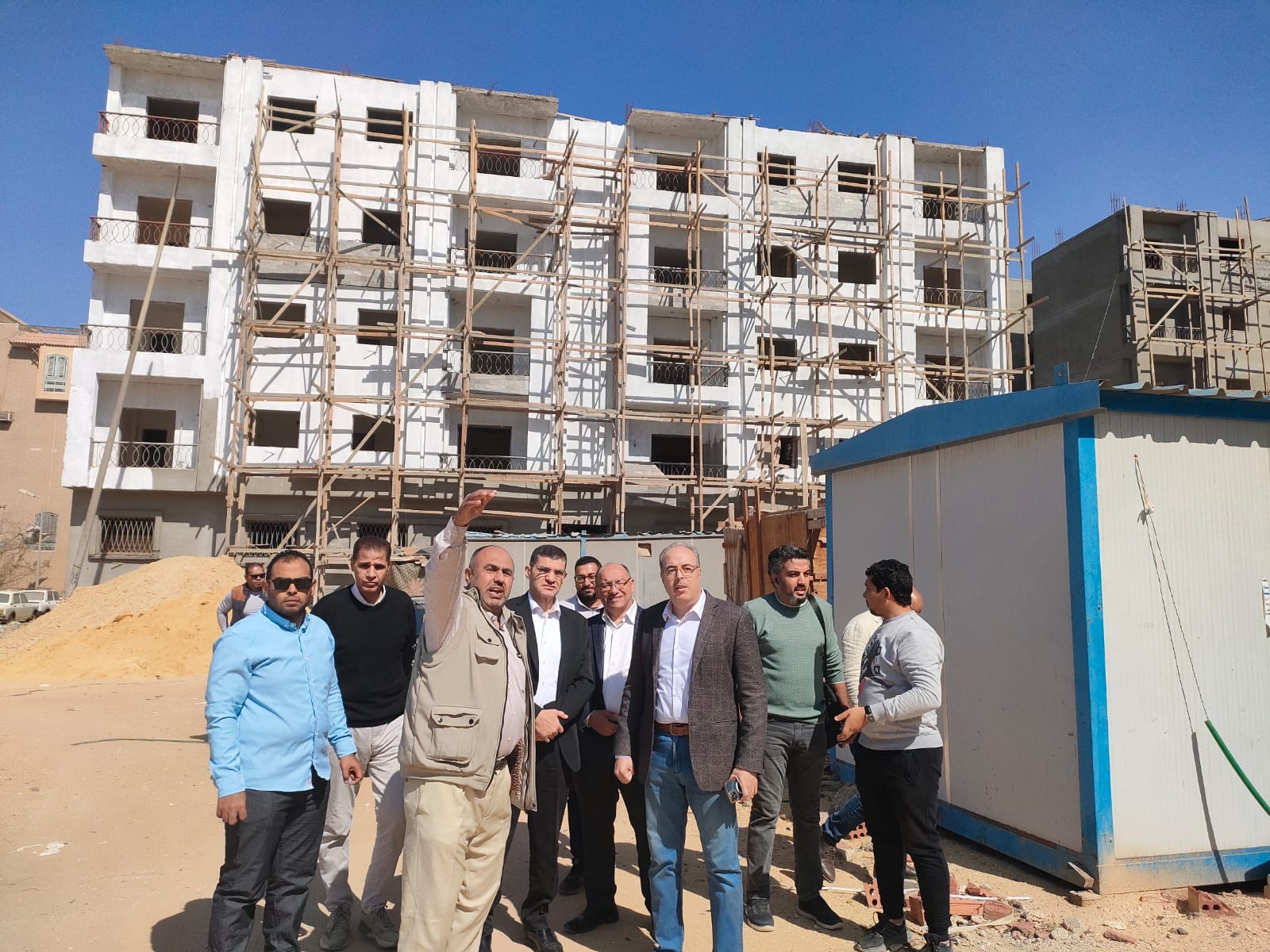 مسؤولو الإسكان يتفقدون «نزهة التجمع الثالث» بمدينة القاهرة الجديدة للوقوف على معدلات التنفيذ
