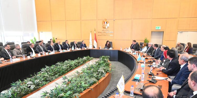 وزيرة الإسكان تعقد اجتماعًا موسعًا مع غرفة التطوير العقاري لبحث تعزيز التعاون المشترك