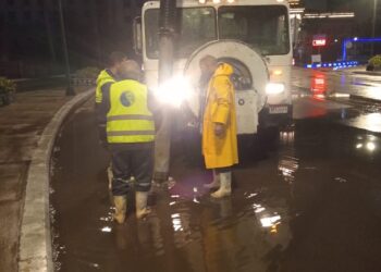 رئيس صرف صحي القاهرة الكبرى يتابع ميدانيًا جهود سحب مياه الأمطار