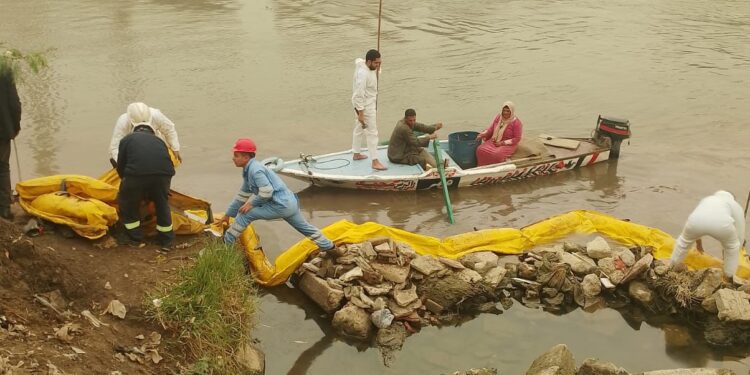 التنظيمي والقابضة للمياه: لا تأثير على جودة مياه الشرب نتيجة تسرب بقعة سولار بترعة الإسماعيلية