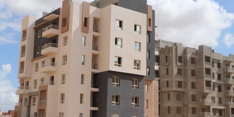 وزيرة الإسكان تتابع الموقف التنفيذي بمشروعي «ديارنا» و«ظلال» بعدد من المدن الجديدة
