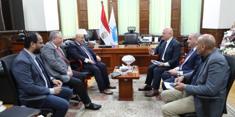 رئيس القابضة للمياه يناقش أجندة الموضوعات الاستراتيجية لتحسين خدمات مياه الشرب والصرف الصحي