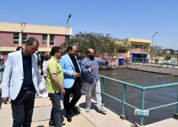 رئيس مياه الشرب بالجيزة يتفقد محطة معالجة صرف صحي أم دينار بمنشآة القناطر