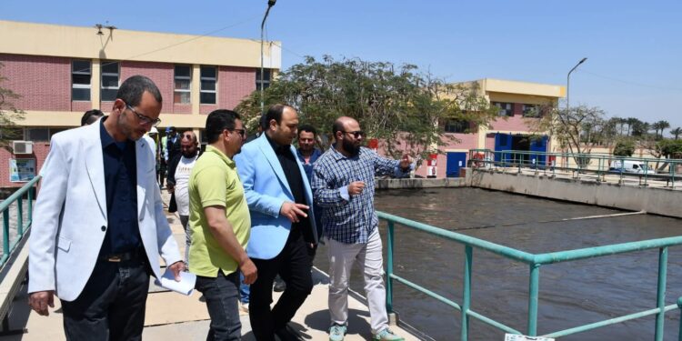 رئيس مياه الشرب بالجيزة يتفقد محطة معالجة صرف صحي أم دينار بمنشآة القناطر