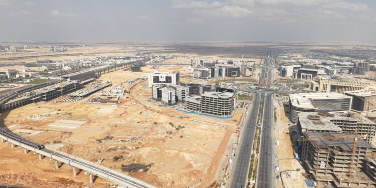 عطية: تشغيل الحي المالي بالعاصمة الجديدة يعزز الطلب على المشروعات الإدارية المتكاملة