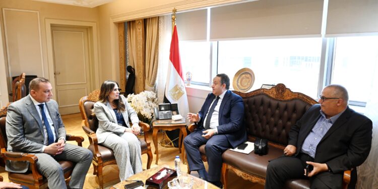 وزيرة الإسكان تبحث مع نقيب المهندسين تعزيز التعاون المشترك