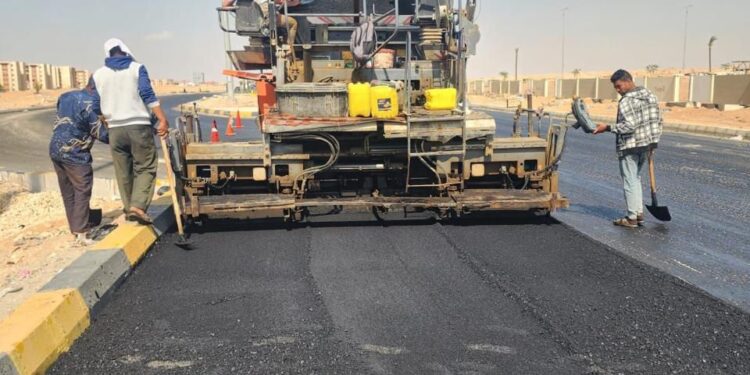 وزيرة الإسكان تتابع مشروعات تنفيذ ورفع كفاءة الطرق بمدن 6 أكتوبر وأكتوبر الجديدة والعبور والشروق والقرى السياحية