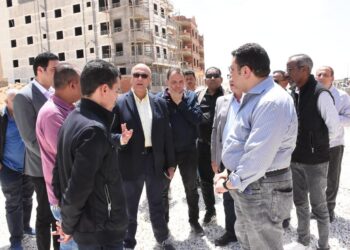 نائب وزيرة الإسكان يتفقد مشروعات المرافق بمدينة القاهرة الجديدة
