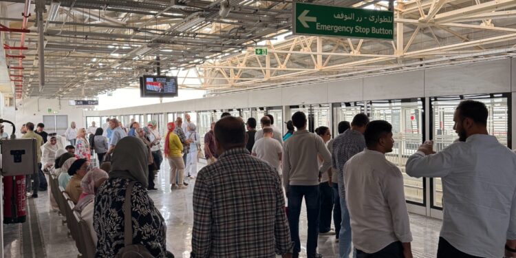 أول زيارة ميدانية “بالمونوريل” لمتابعة تطورات مشروعات عقارية بالعاصمة الإدارية