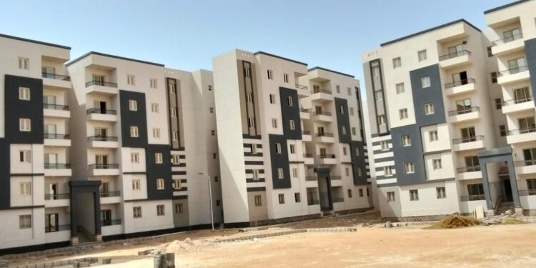 وزيرة الإسكان تتابع موقف تنفيذ عددٍ من المشروعات المختلفة وأعمال التطوير بمدن الصعيد الجديدة