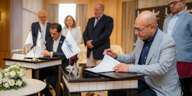 «دارك جروب» تتعاقد مع «أزور للضيافة» لإدارة وتشغيل مشروعين باستثمارات 2.5 مليار جنيه في الساحل الشمالي
