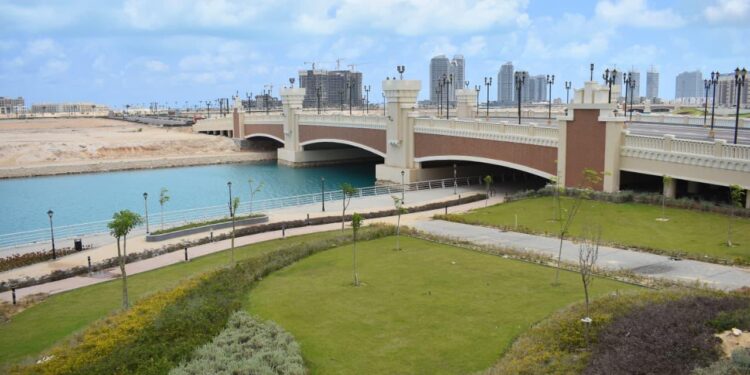 وزيرة الإسكان تتابع موقف تنفيذ أبراج مارينا العلمين والحي اللاتيني ومشروعات الخدمات بالعلمين الجديدة