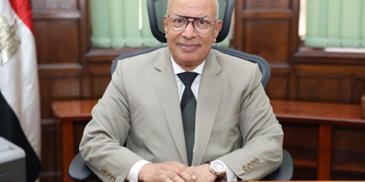 رئيس القابضة لمياه الشرب والصرف الصحي