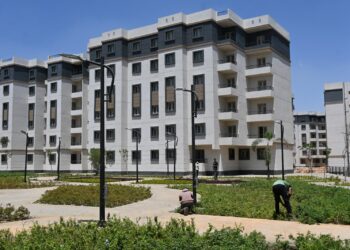 وزيرة الإسكان تتابع موقف تنفيذ المشروعات السكنية فى 5 مدن جديدة 