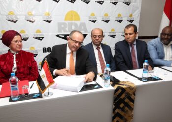 المقاولون العرب توقع عقد إعادة تأهيل وتطوير طريق بدولة زامبيا